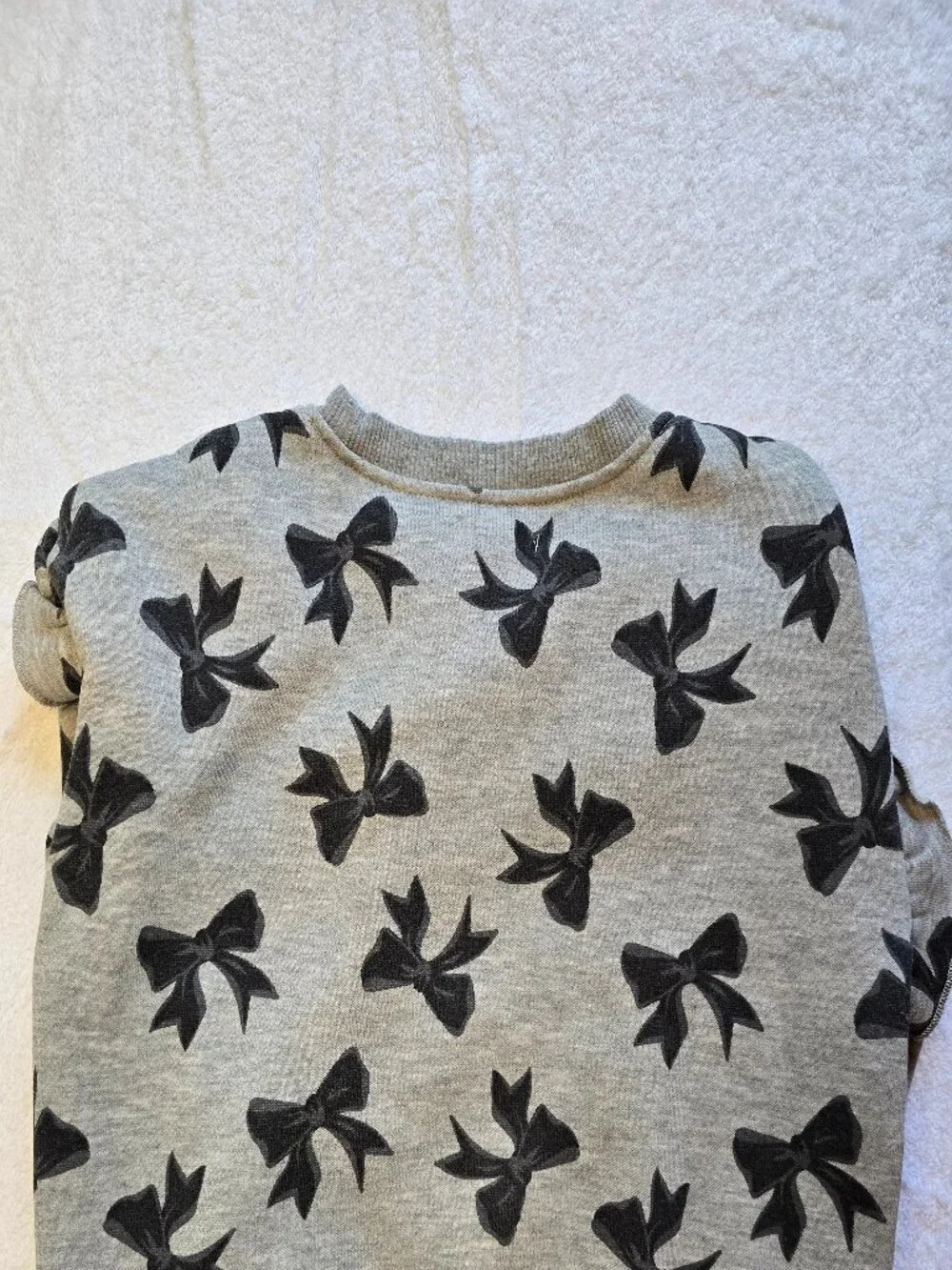 Girl's Two-Piece Gray Sweatsuit - All-Over Black Bow Print - Picture 3 of 8